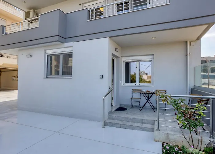 Cozy 1-Bedroom Boutique Apartment With A Patio