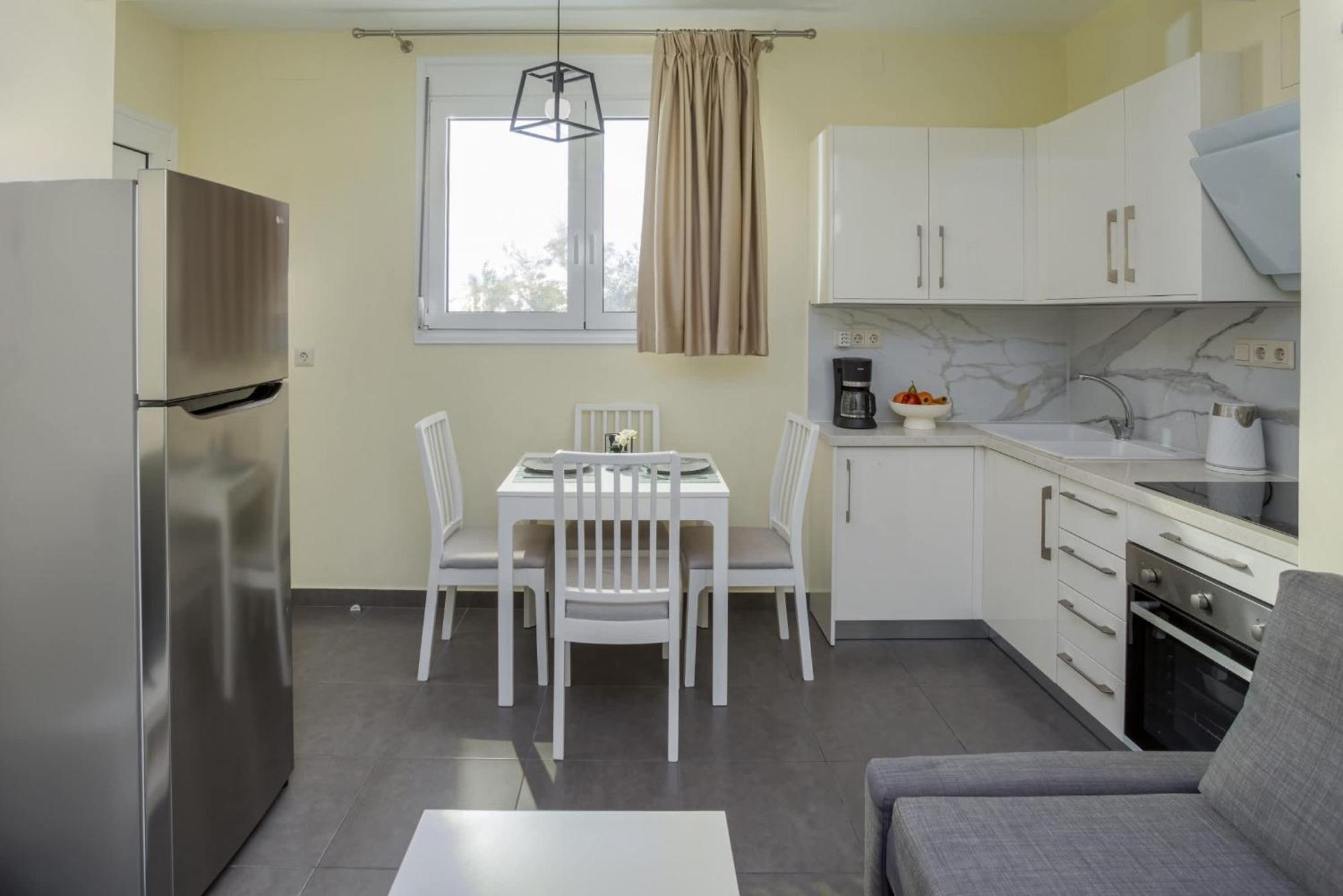 Cozy 1-bedroom Boutique With A Patio Apartment Heraklion (Crete)