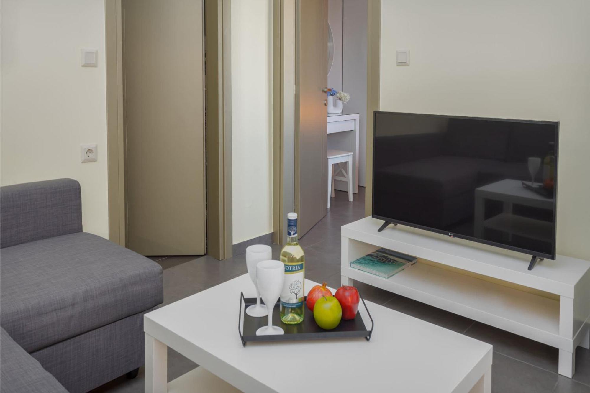 Cozy 1-bedroom Boutique With A Patio Heraklion (Crete)